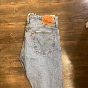 Levi light wash straight leg jeans- high waisted